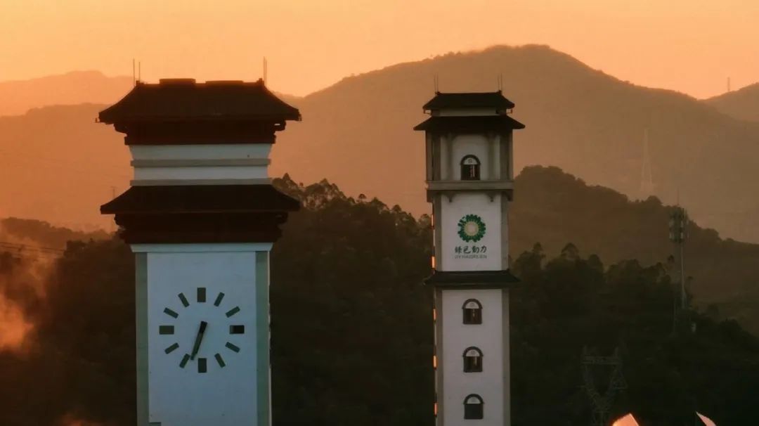 鸿运国际品牌故事《鸿运国际十二时间 · 只为优美生涯坚守》