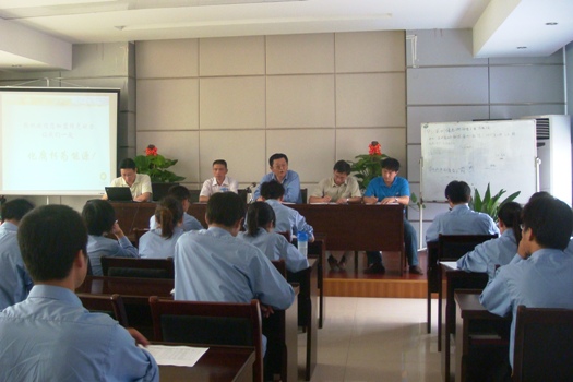 鸿运国际招聘培训首批应届大学结业生