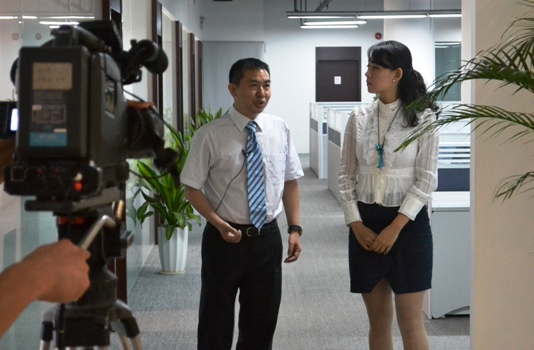 深圳电视台到鸿运国际集团采访