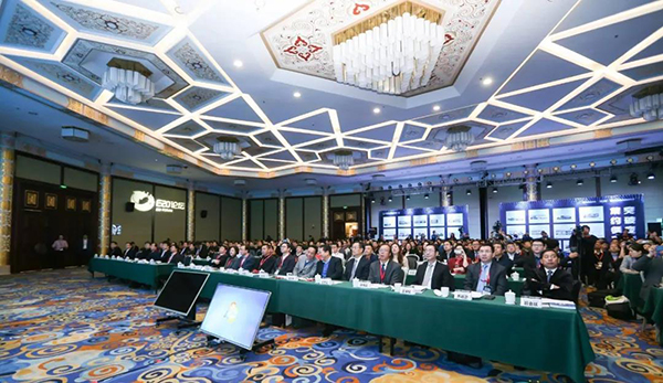 鸿运国际获评“2018年度固废行业最具影响力企业”，，，，，，，党委书记、总裁乔德卫出席固废战略论坛并揭晓主旨演讲