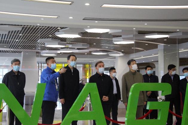 天下人大常委会副委员长艾力更?依明巴海到鸿运国际通州项目开展科普法执法检查